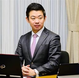 萬 慎吾